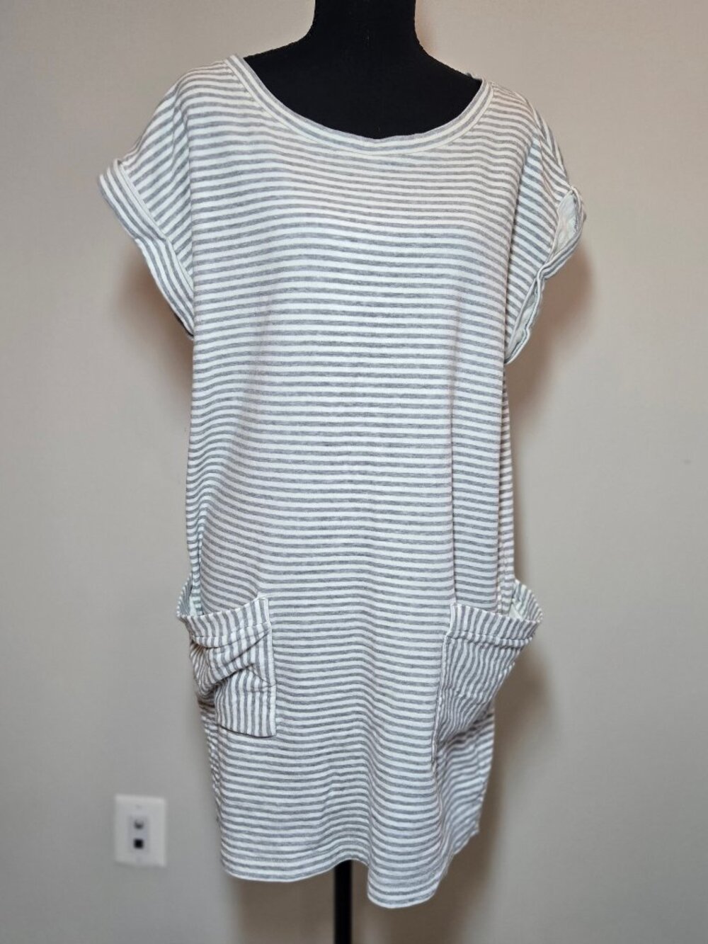 Athleta Striped Sleeveless Top Size L